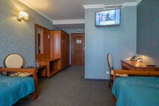 Отель Hotel Strzelnica Kochcice Двухместный номер с 2 отдельными кроватями-1